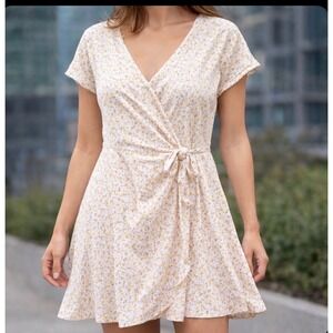 Hollister Yellow Floral Ditsy Wrap Mini Dress V-Neck Short Sleeve White Medium